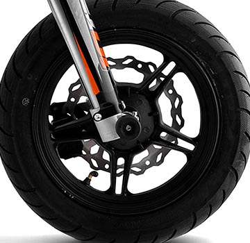 140R Supermoto Spec: Large aluminium wheels