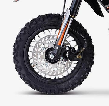 50R Spec: Large aluminium wheels