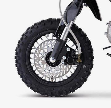 90R Spec: Large aluminium wheels